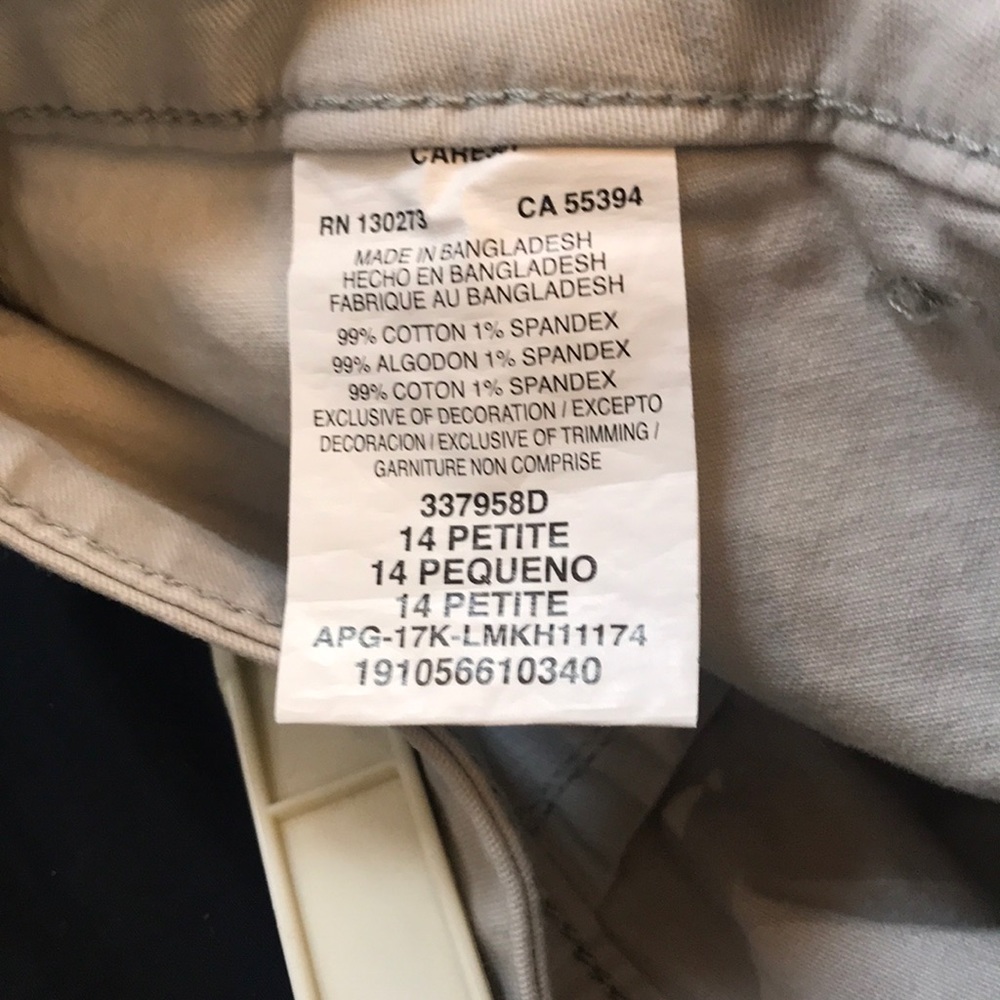 Lee Women’s Petite Relaxed Fit Straight Leg - Picture 7 of 7